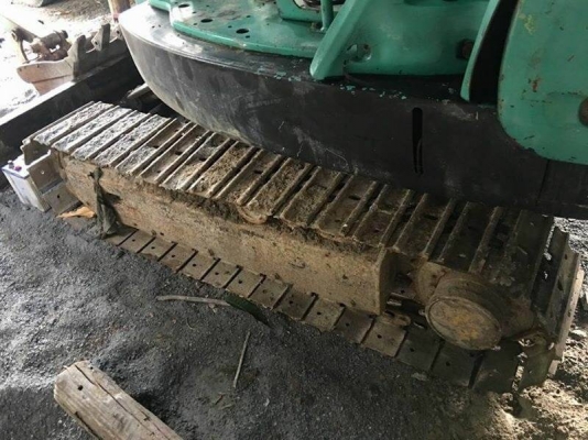 ขาย 235,,000 KOMATSU PC 27R-8  เครื่องดี ปั้มแรง โช่หนา เอวแน่น  รถอยู่ จ.สุพรรณบุรี 090-772-3710 090-772-3708