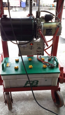 สแตกเกอร์ยกถัง 200 ลิตรระบบไฟฟ้า 12v