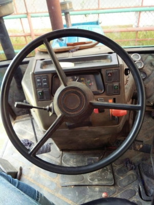 รถไถ NEW HOLLAND  4630  ,  2 เพลา.     สนใจติดต่อ  081 - 6079515