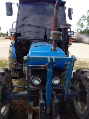 รถไถ NEW HOLLAND  4630  ,  2 เพลา.     สนใจติดต่อ  081 - 6079515