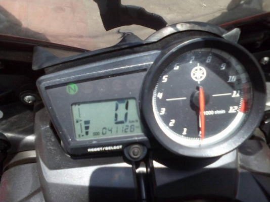 ขาย Yamaha R15 ปี 58 เครื่องดีเดิมๆ ภายนอกสวยไม่มีรอยล้ม แต่งภายนอกตามรูป ยางนอกหน้า-หลังดอกเต็ม ภาษีเต็ม เล่มพร้อมชุดโอน