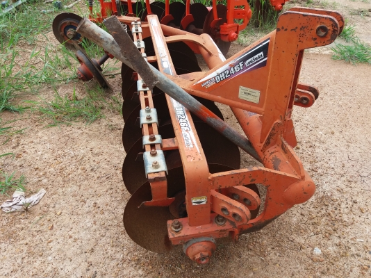 ขายผาน6คูโบต้าตราช้างใบ24ราคา33,000ต่อรองได้ค่ะ สภาพดีพร้อมใช้งาน