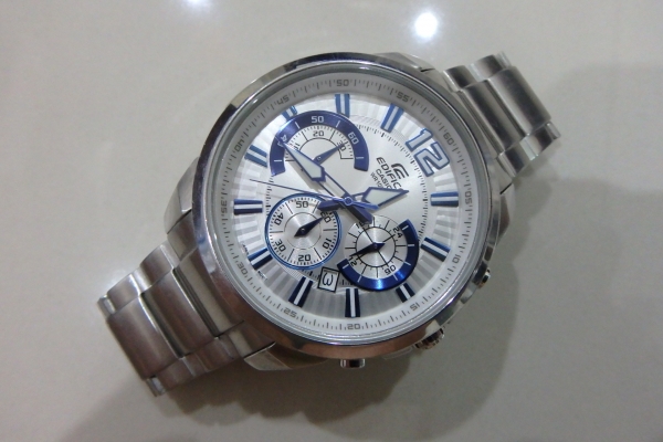 นาฬิกา Casio Edifice Chronograph รุ่น EFR-535 สภาพใหม่ ส่งฟรี