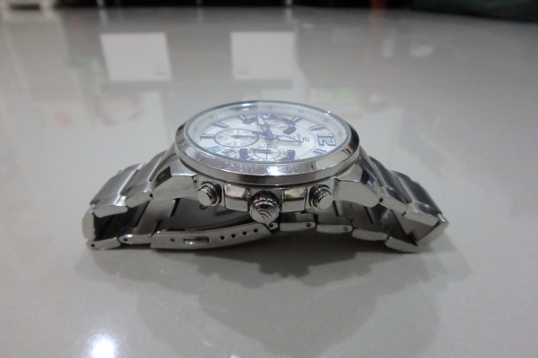 นาฬิกา Casio Edifice Chronograph รุ่น EFR-535 สภาพใหม่ ส่งฟรี