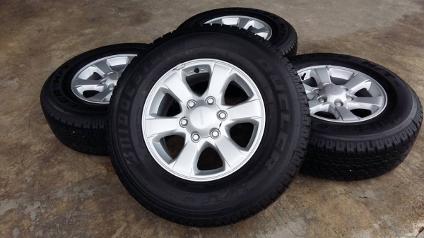 ขายล้อแม็กน้องๆป้ายแดง dmax 16&quot;&times;7&quot; ยางปี17สนใจติดต่อร้าน ก.เจริญการยางครับ 081-3747940