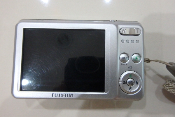 กล้อง Fuji รุ่น J38 สีเทา 12 MP ที่ชาร์ท เมม2GB ส่งฟรี