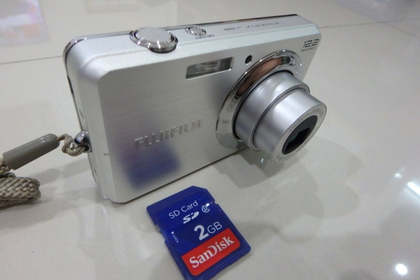 กล้อง Fuji รุ่น J38 สีเทา 12 MP ที่ชาร์ท เมม2GB ส่งฟรี