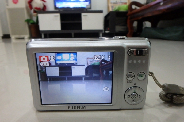 กล้อง Fuji รุ่น J38 สีเทา 12 MP ที่ชาร์ท เมม2GB ส่งฟรี