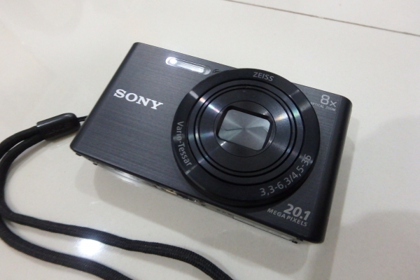กล้อง SONY รุ่น DSC-W830 สีดำ 20.1 MP ซอง ที่ชาร์ท เมม 8 GB สภาพใหม่ ส่งฟรี