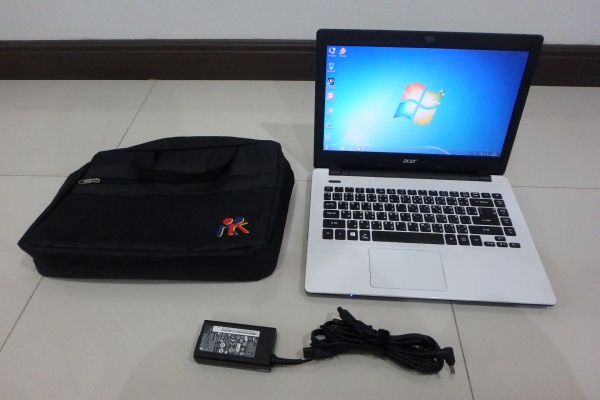 โน๊ตบุ๊ค Acer Aspire E5-471 Core i3-4005U Ram 4G HDD 1 TB ที่ชาร์ท กระเป๋า