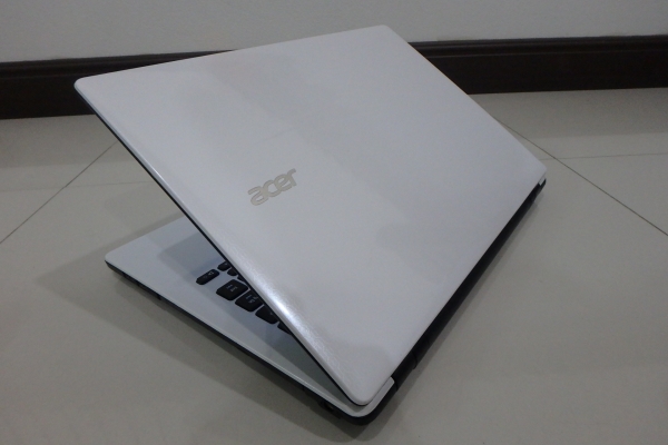 โน๊ตบุ๊ค Acer Aspire E5-471 Core i3-4005U Ram 4G HDD 1 TB ที่ชาร์ท กระเป๋า