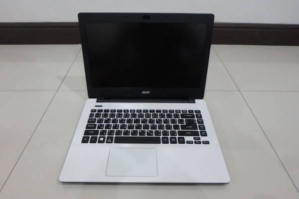 โน๊ตบุ๊ค Acer Aspire E5-471 Core i3-4005U Ram 4G HDD 1 TB ที่ชาร์ท กระเป๋า