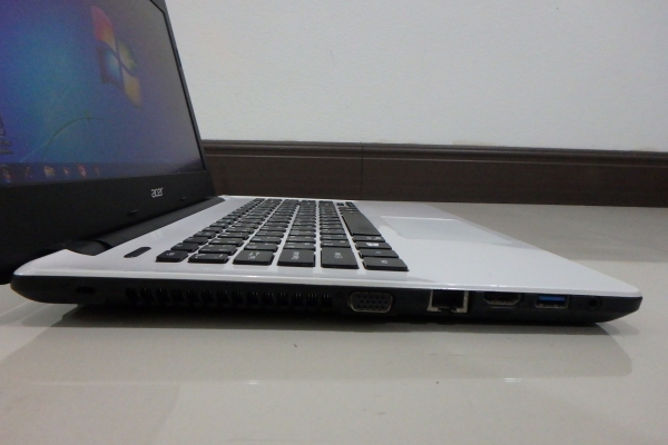 โน๊ตบุ๊ค Acer Aspire E5-471 Core i3-4005U Ram 4G HDD 1 TB ที่ชาร์ท กระเป๋า โน๊ตบุ๊ค Acer Aspire E5-471 Core i3-4005U Ram 4G HDD 1 TB ที่ชาร์ท กระเป๋า