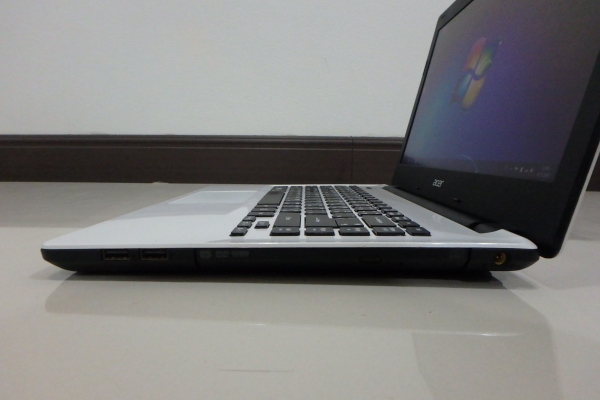 โน๊ตบุ๊ค Acer Aspire E5-471 Core i3-4005U Ram 4G HDD 1 TB ที่ชาร์ท กระเป๋า โน๊ตบุ๊ค Acer Aspire E5-471 Core i3-4005U Ram 4G HDD 1 TB ที่ชาร์ท กระเป๋า