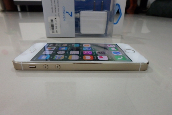 iphone 5S 16 GB ของแท้ สีทอง สภาพใหม่ มีที่ชาร์ ส่งฟรี