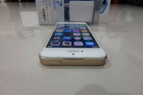 iphone 5S 16 GB ของแท้ สีทอง สภาพใหม่ มีที่ชาร์ ส่งฟรี
