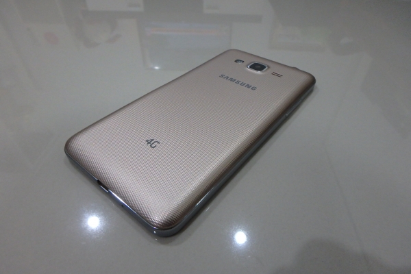 Samsung Galaxy J2 Prime สีทอง สภาพใหม่มาก มีประกันถึง เม.ย. 61 ส่งฟรี