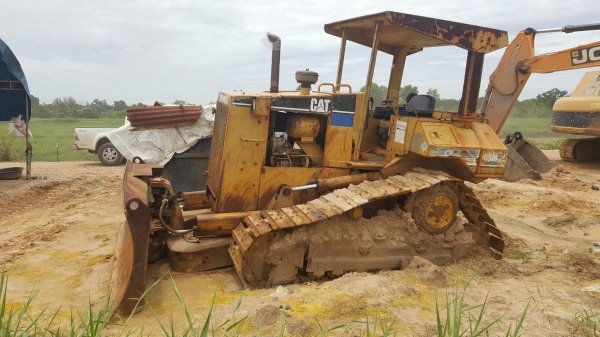 ขาย รถแทรคเตอร์ CAT D5M ตีนไก่ เครื่องดี ช่วงล่างเต็ม รถพร้อมใช้งาน เอกสารเล่มทะเบียนครบ