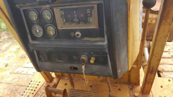 ขาย รถแทรคเตอร์ CAT D5M ตีนไก่ เครื่องดี ช่วงล่างเต็ม รถพร้อมใช้งาน เอกสารเล่มทะเบียนครบ