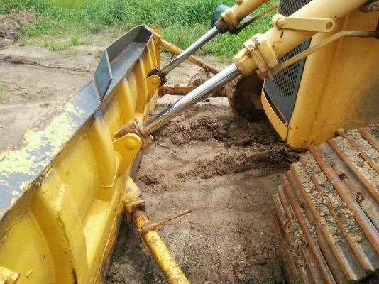 ขายรถแทร็กเตอร์ CAT D5D ราคา 480,000