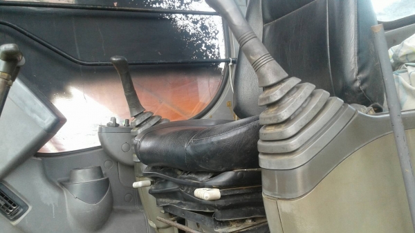 ็HITACHI ZX 200-1 ราคา 1,100,000