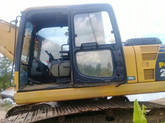 รถขุด KOMATSU PC200-8