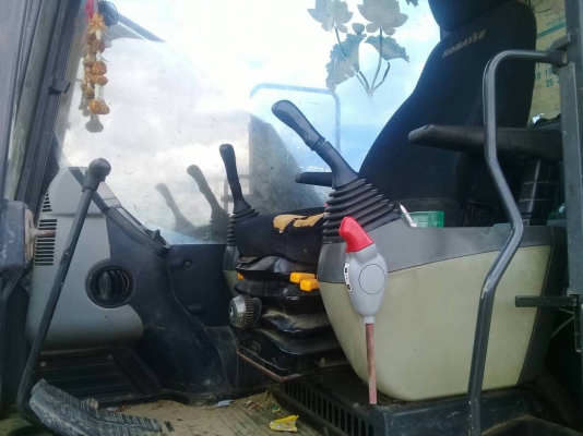 รถขุด KOMATSU PC200-8