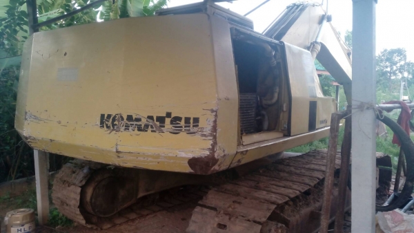 ขายด่วน KOMATSU PC200-5 สภาพสวยพร้อมใช้งาน เครื่องปั้มดี โซ่ช่วงล่างหนา เอวแน่น บูมอามสวย เอกสารเล่มทะเบียน สนใจสอบถาม 093-0764943  088-3223272