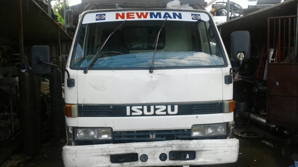 หัวเก๋ง ISUZU NKR เก่านอก