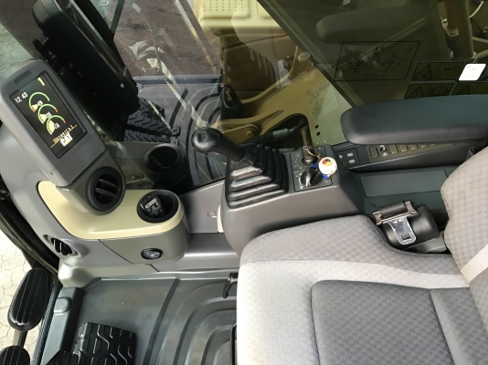 ขาย CAT320D สวยใส ไร้ที่ติ 2890 ชั่วโมง รถสวยมากเดิมๆทั้งคัน งานเบาๆ สนใจติดต่อ 081-4283210 ไอดีไลน์ KOBELCO.14