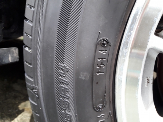 ขายล้อเดิมcivic พร้อมยางสภาพดี 081-4287643 ขายล้อเดิมcivic พร้อมยางสภาพดี 081-4287643