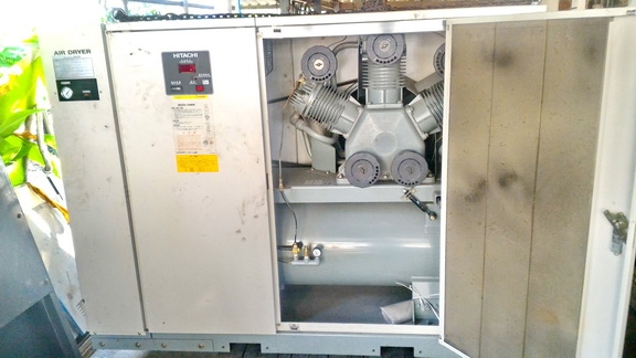 ขายด่วนปั้มลม HITACHI OILFREE 20 แรง พร้อม air dryer ในตัว