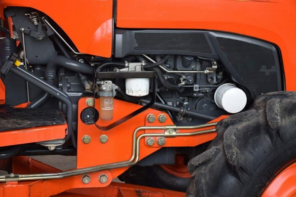 ขาย L3608SP รถปี 58 ใช้งาน 349 ชั่วโมง  ทุกอย่างเดิมสีเดิมจากโรงงานสภาพ 98\% ส่ำรถใหม่ พร้อมผานหน้า + โรตารี่ ตราช้าง  ราคา 365000 พร้อมส่ง สนใจ 084-5486359 สุชาติ  อ สนม จ สุรินทร์