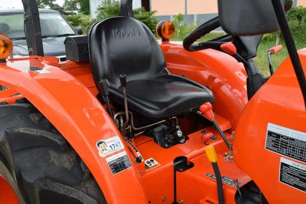 ขาย L3608SP รถปี 58 ใช้งาน 349 ชั่วโมง  ทุกอย่างเดิมสีเดิมจากโรงงานสภาพ 98\% ส่ำรถใหม่ พร้อมผานหน้า + โรตารี่ ตราช้าง  ราคา 365000 พร้อมส่ง สนใจ 084-5486359 สุชาติ  อ สนม จ สุรินทร์