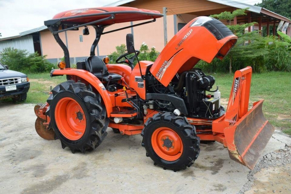 ขาย L3608SP รถปี 58 ใช้งาน 784 ชั่วโมง  ทุกอย่างเดิมสีเดิมจากโรงงานสภาพ 98\%  พร้อมผานหน้า + ผานหลัง ตราช้าง  ราคา 348000 พร้อมส่ง สนใจ 084-5486359 สุชาติ  อ สนม จ สุรินทร์