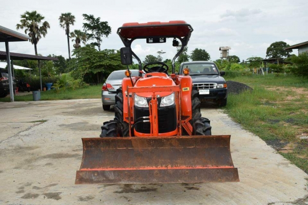 ขาย L3608SP รถปี 58 ใช้งาน 784 ชั่วโมง  ทุกอย่างเดิมสีเดิมจากโรงงานสภาพ 98\%  พร้อมผานหน้า + ผานหลัง ตราช้าง  ราคา 348000 พร้อมส่ง สนใจ 084-5486359 สุชาติ  อ สนม จ สุรินทร์