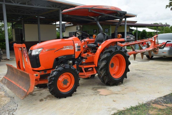 ขาย L3608SP รถปี 58 ใช้งาน 784 ชั่วโมง  ทุกอย่างเดิมสีเดิมจากโรงงานสภาพ 98\%  พร้อมผานหน้า + ผานหลัง ตราช้าง  ราคา 348000 พร้อมส่ง สนใจ 084-5486359 สุชาติ  อ สนม จ สุรินทร์