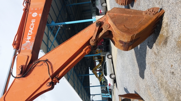 ขาย 950,000 HITACHI ZX 200-1 ไฟฟ้าครบ เครื่องดี ปั้มแรง เอวดี ช่วงล่างเต็มสวย เอกสารแจ้งจำหน่าย รถสวยพร้อมใช้ รถอยู่ ปทุมธานี 090-772-3710 090-772-3708