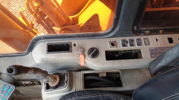 ขาย 950,000 HITACHI ZX 200-1 ไฟฟ้าครบ เครื่องดี ปั้มแรง เอวดี ช่วงล่างเต็มสวย เอกสารแจ้งจำหน่าย รถสวยพร้อมใช้ รถอยู่ ปทุมธานี 090-772-3710 090-772-3708