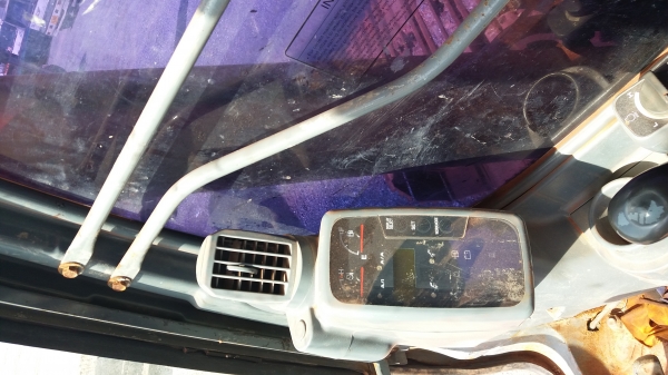 ขาย 950,000 HITACHI ZX 200-1 ไฟฟ้าครบ เครื่องดี ปั้มแรง เอวดี ช่วงล่างเต็มสวย เอกสารแจ้งจำหน่าย รถสวยพร้อมใช้ รถอยู่ ปทุมธานี 090-772-3710 090-772-3708