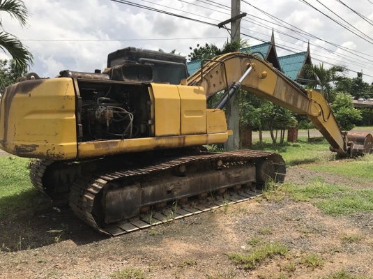 ขายรถแบ็คโฮ CAT320 V2 เอกสารเล่มทะเบียน จอดอยู่ ชุดไฟฟ้าอยู่ เอวมีขยับ ช่วงล่างตามสะภาพ รถใช้งานได้ ตามสภาพ