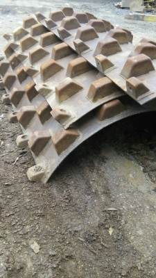 ขาย 145,000 เปลือกหนามรถบดขนาด 10 ตัน สวยพร้อมใช้ อยู่ กรุงเทพ 090-772-3710 090-772-3708