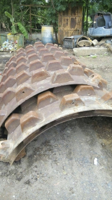 ขาย 145,000 เปลือกหนามรถบดขนาด 10 ตัน สวยพร้อมใช้ อยู่ กรุงเทพ 090-772-3710 090-772-3708