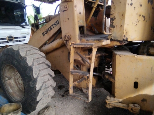 รถตัก KOMATSU 515. สนใจติดต่อ 081 - 6079515 รถตัก KOMATSU 515. สนใจติดต่อ 081 - 6079515