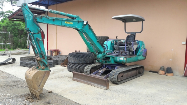 รถขุด Komatsu PC30-7E เก่าญี่ปุ่น มีไลน์หัวกระแทก