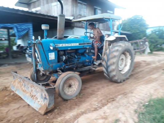 ขายรถไถ FROD 6600 เสื้อลาย เครื่องปั้มดี อุปกรณ์ ดันหน้า ผานหลัง เอกสารเล่มทะเบียน สนใจสอบถาม 093-0764943  088-3223272 k ตั้ม