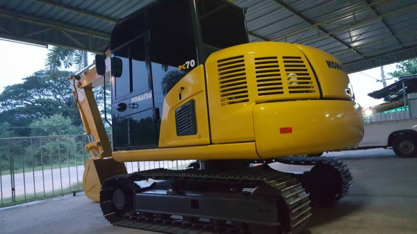 ขายรถขุดโคม้สสุขนาด70รุ่น8ใช้งาน3พันกว่าชม.1270000บาท