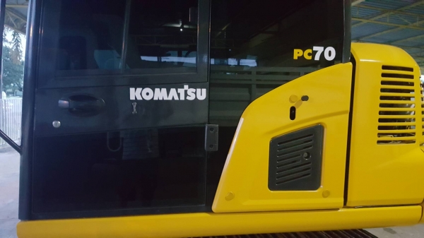 ขายรถขุดโคม้สสุขนาด70รุ่น8ใช้งาน3พันกว่าชม.1270000บาท