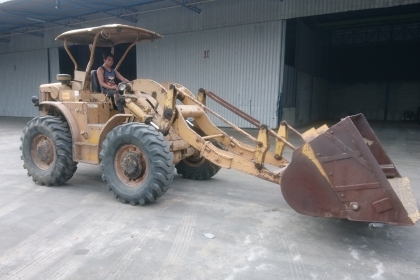 ขายรถตักล้อยาง CAT922 (สภาพดี แขนยาวตักขึ้นสิบล้อได้เลย)