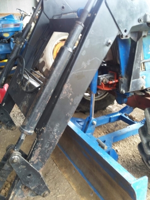 ขายรถไถฟอร์ดสองเพลา ขายรถไถฟอร์ดสองเพลา